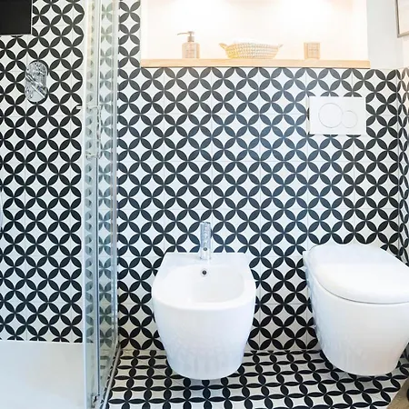 In Piazza 莫内利亚