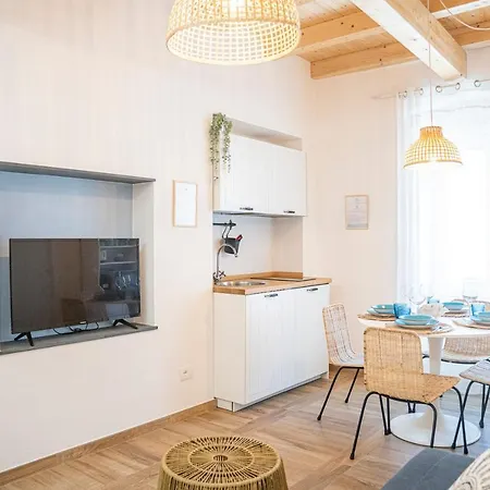 In Piazza מונליה